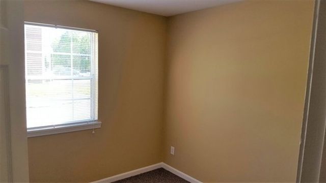 3885 Northeast Dr Apt E, Clarksville, TN 37040