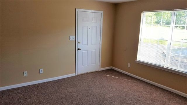 3885 Northeast Dr Apt E, Clarksville, TN 37040