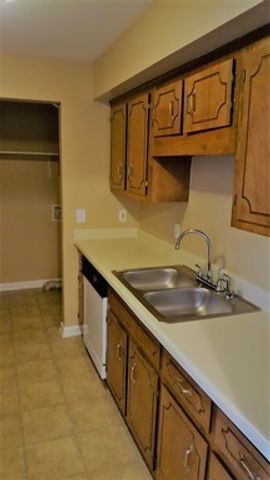 3885 Northeast Dr Apt E, Clarksville, TN 37040