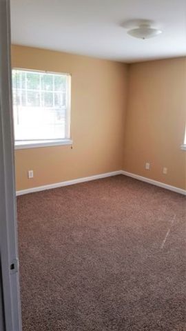 3885 Northeast Dr Apt E, Clarksville, TN 37040