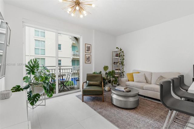 7290 SW 90th St 209, Miami, FL 33156