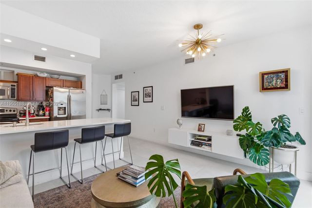 7290 SW 90th St 209, Miami, FL 33156