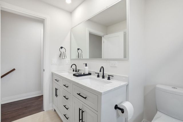 1430 E Emmerson Lane, Mount Prospect, IL 60056