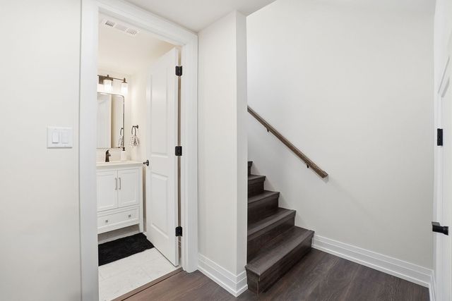 1430 E Emmerson Lane, Mount Prospect, IL 60056