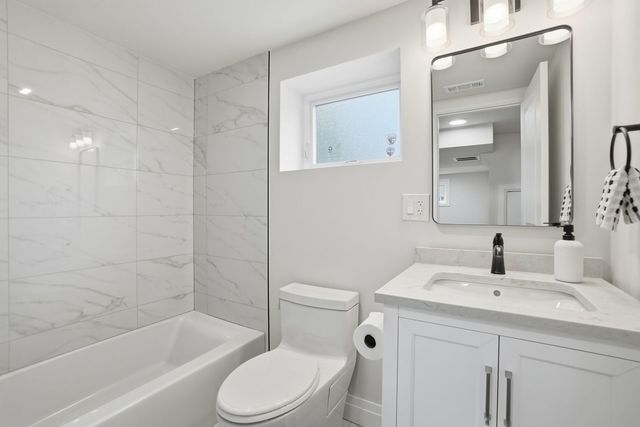 1430 E Emmerson Lane, Mount Prospect, IL 60056