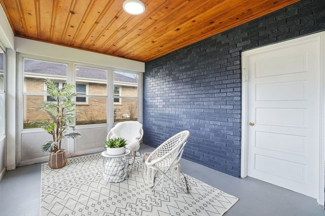 1430 E Emmerson Lane, Mount Prospect, IL 60056