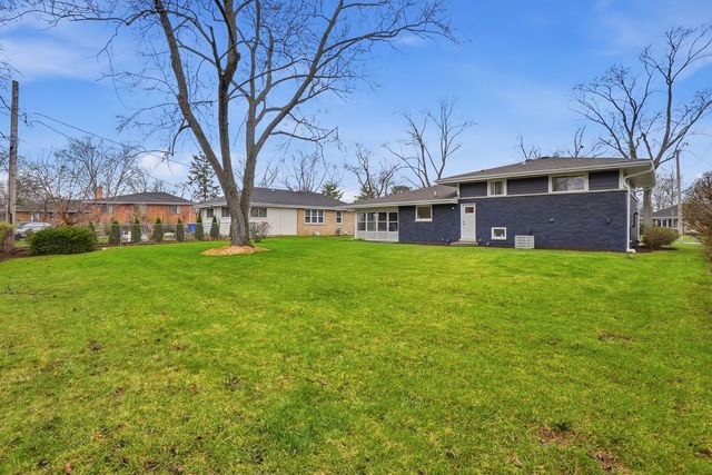 1430 E Emmerson Lane, Mount Prospect, IL 60056