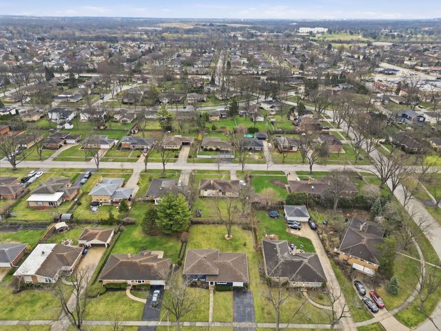 1430 E Emmerson Lane, Mount Prospect, IL 60056