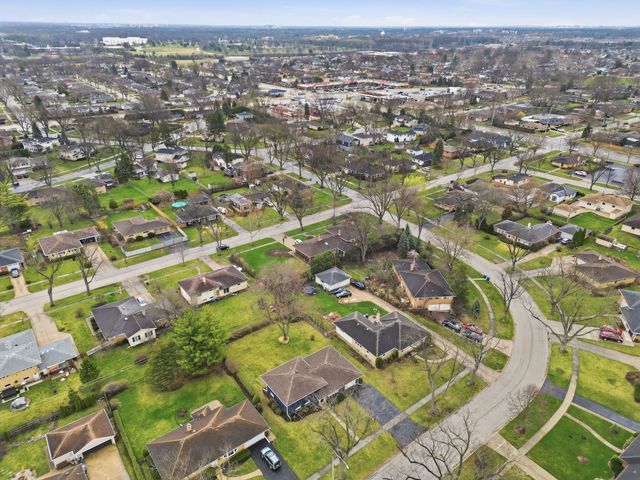 1430 E Emmerson Lane, Mount Prospect, IL 60056