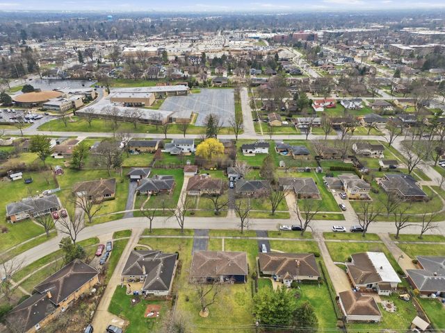 1430 E Emmerson Lane, Mount Prospect, IL 60056