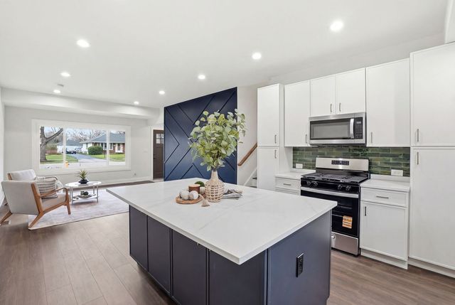 1430 E Emmerson Lane, Mount Prospect, IL 60056