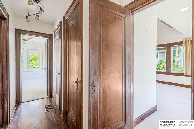 7826 Military Avenue, Omaha, NE 68134