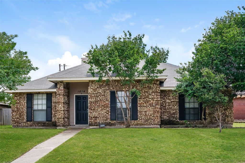 1014 Brookhaven Drive, Lancaster, TX 75134