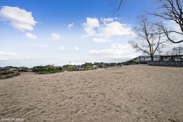 1224 W Chase Avenue 1F, Chicago, IL 60626