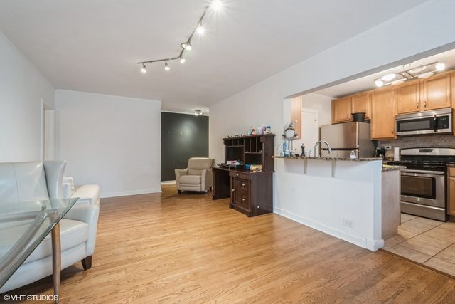 1224 W Chase Avenue 1F, Chicago, IL 60626