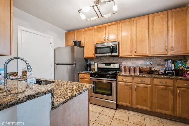 1224 W Chase Avenue 1F, Chicago, IL 60626