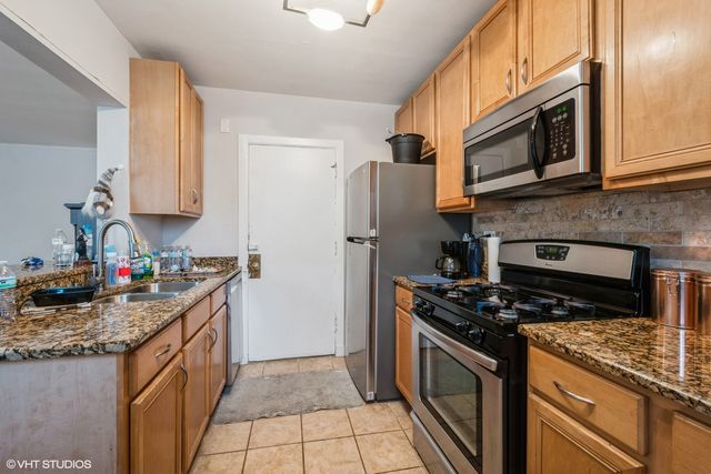 1224 W Chase Avenue 1F, Chicago, IL 60626