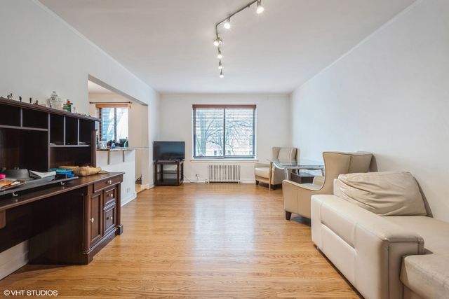 1224 W Chase Avenue 1F, Chicago, IL 60626