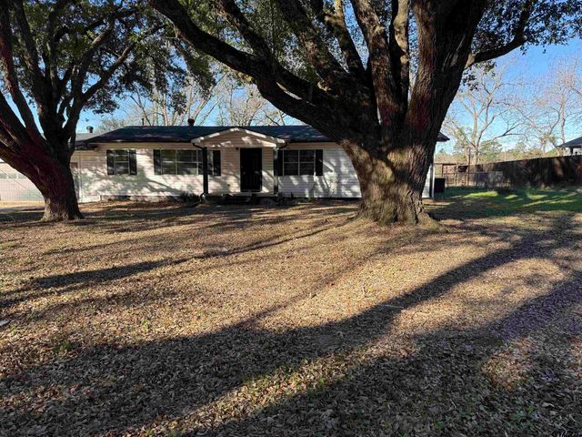 207 S Sun Camp, White Oak, TX 75693