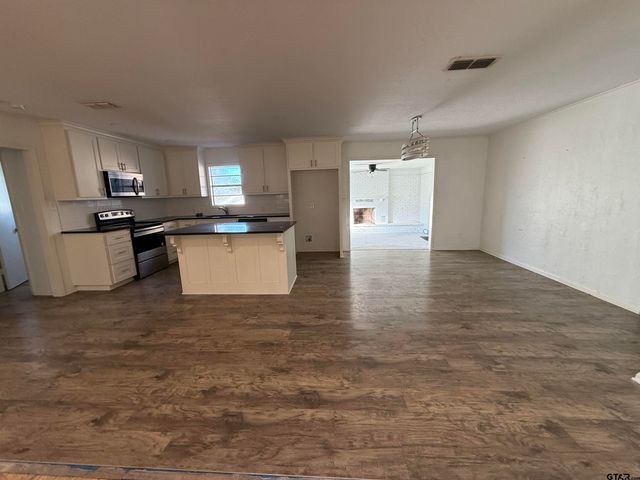 207 S Sun Camp, White Oak, TX 75693