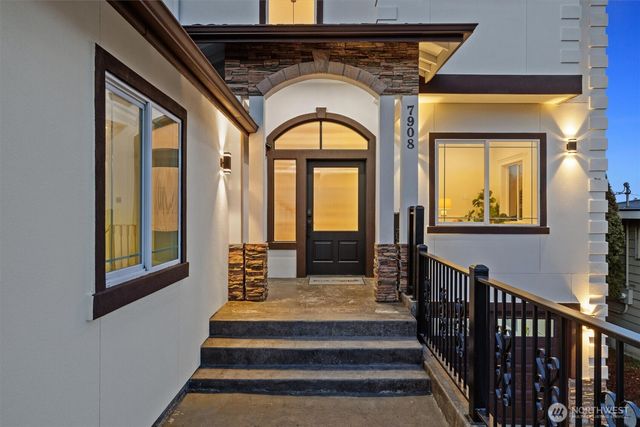 7908 S Lakeridge Drive, Seattle, WA 98178