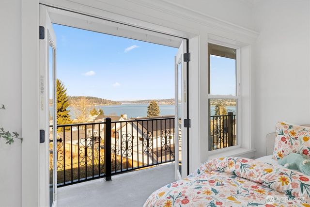 7908 S Lakeridge Drive, Seattle, WA 98178