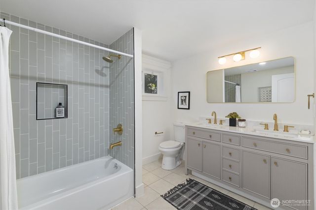 7908 S Lakeridge Drive, Seattle, WA 98178