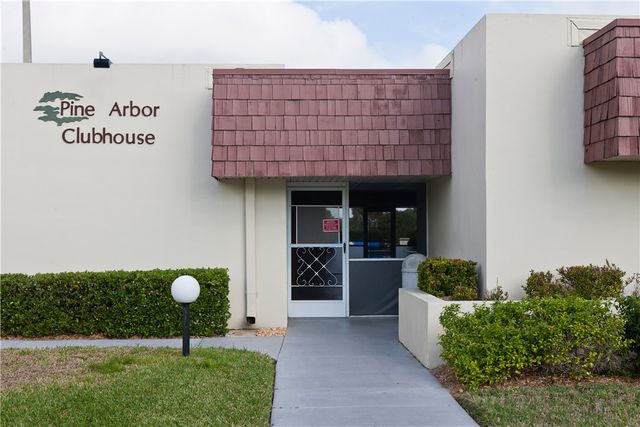 55 Woodland Drive 203, Vero Beach, FL 32962