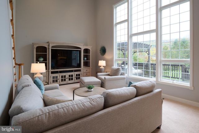 100 LOIS LN, State College, PA 16801