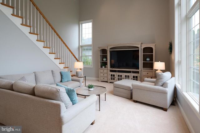 100 LOIS LN, State College, PA 16801