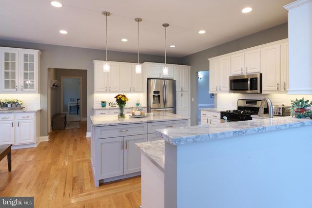 100 LOIS LN, State College, PA 16801