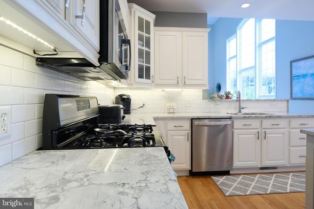 100 LOIS LN, State College, PA 16801