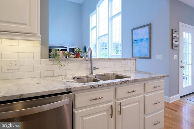 100 LOIS LN, State College, PA 16801