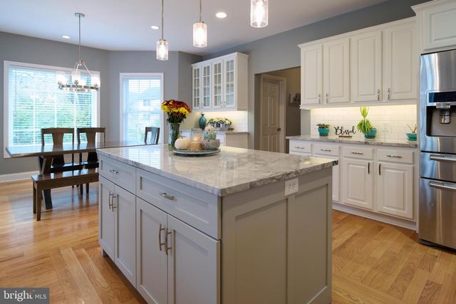 100 LOIS LN, State College, PA 16801