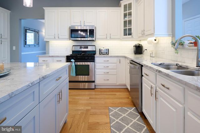 100 LOIS LN, State College, PA 16801