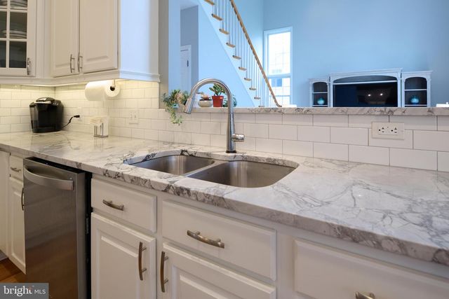 100 LOIS LN, State College, PA 16801