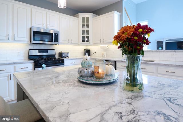 100 LOIS LN, State College, PA 16801