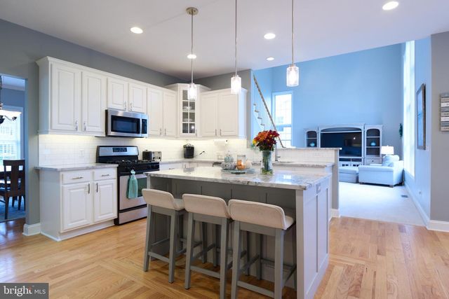 100 LOIS LN, State College, PA 16801