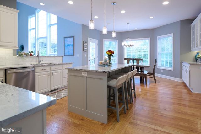 100 LOIS LN, State College, PA 16801