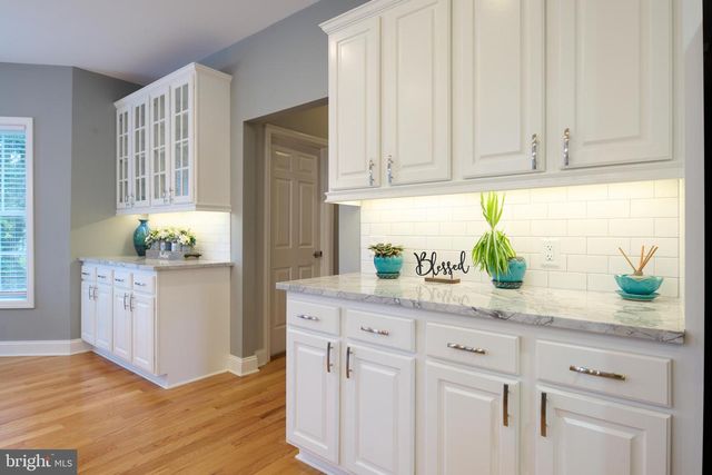 100 LOIS LN, State College, PA 16801