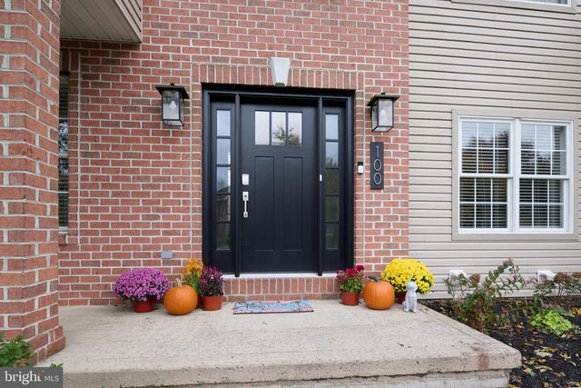 100 LOIS LN, State College, PA 16801