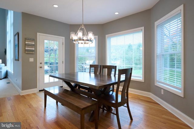 100 LOIS LN, State College, PA 16801