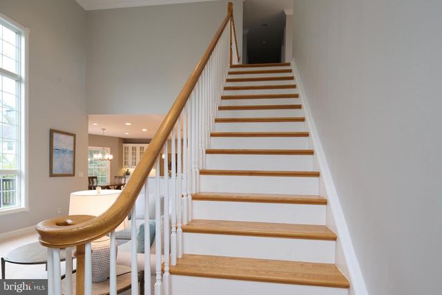 100 LOIS LN, State College, PA 16801