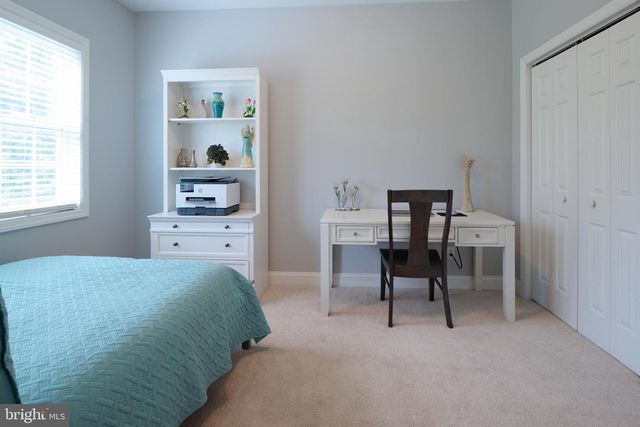 100 LOIS LN, State College, PA 16801