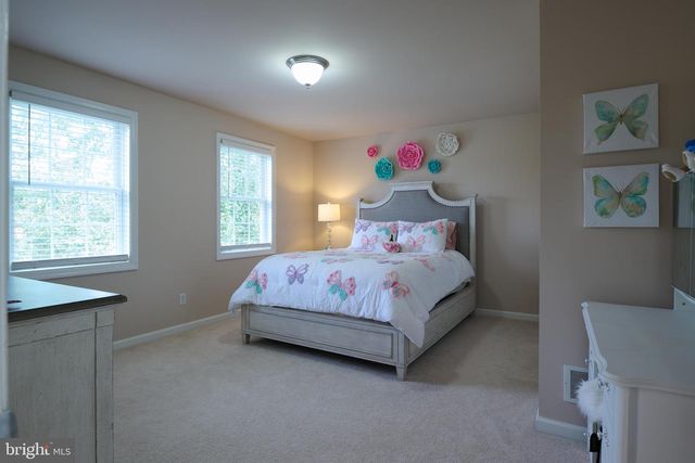 100 LOIS LN, State College, PA 16801