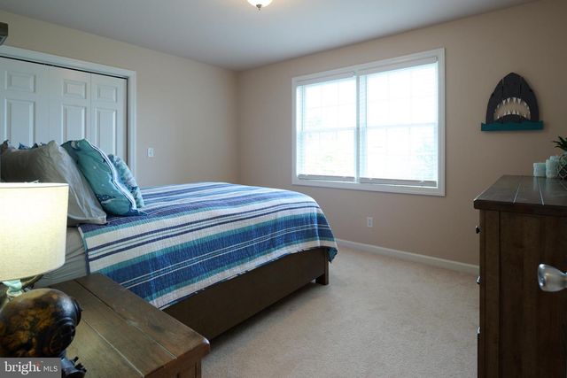 100 LOIS LN, State College, PA 16801