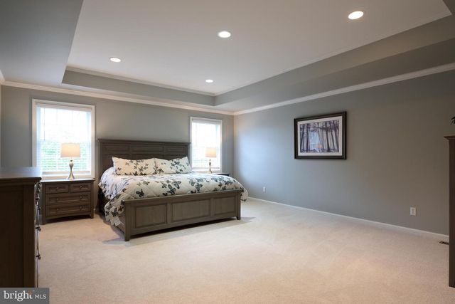 100 LOIS LN, State College, PA 16801