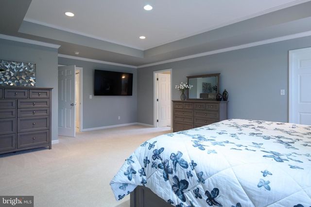 100 LOIS LN, State College, PA 16801