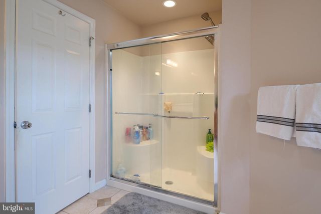 100 LOIS LN, State College, PA 16801