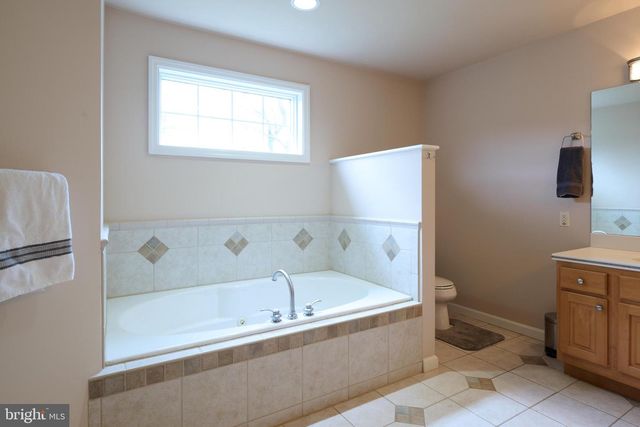 100 LOIS LN, State College, PA 16801